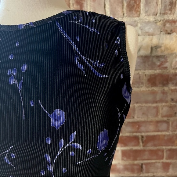 Vintage Floral Black and Blue Women's Top/Tank -Size S -TP30 - Picture 2 of 7